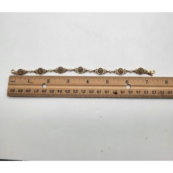 MONET VTG Gold Tone Faux Pearl Floral Medallion Dainty Bracelet - Picture 7 of 9